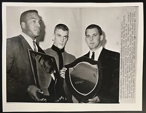 1959 Photo-Cleveland Browns Jim Brown Named America's Outstanding Athlete - Picture 1 of 2