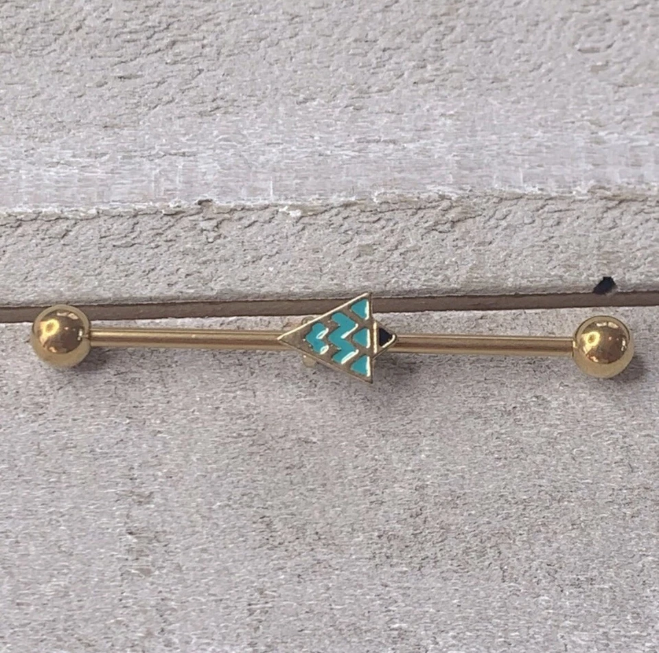 "Nuevo pendiente cartílago calibre 14 chapado en oro triángulo onda 1,5""" Foto 1 de 1