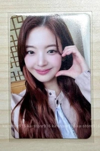 Tarjeta fotográfica oficial ITZY Lia 9th Mini DORADO Makestar 1st Fan Sign evento beneficio - Imagen 1 de 3