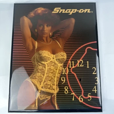 Reloj de madera vintage Snapon Tools Pinup Girl sin mecanismo de reloj bloqueo manualidades de ciudad Foto 1 de 4