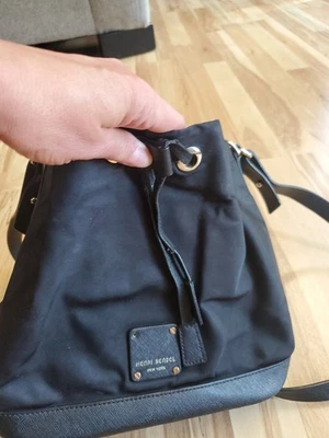 Bolso Henri Bendel de nailon negro Foto 1 de 4