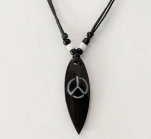 Surfboard Holz Anhänger Kette Peace Love Hippie Friedenszeichen Anti War Krieg - Bild 1 von 4