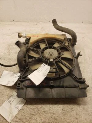 Conjunto de ventilador de radiador Toyota Yaris motor hatchback 2006-2014 OEM Foto 1 de 4