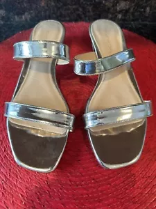 Stuart Weitzman Ava glänzend silber chromähnliche Sandale Größe 38 EU 8 neu 1,5"" Absatz - Bild 1 von 11