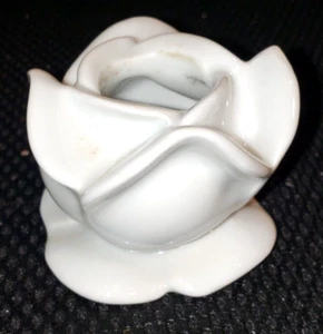 Französischer Frankreich Blanc de Chine geformter Rosenkerzenhalter - Bild 1 von 3