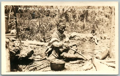 SEMINOLE INDIO PREPARANDO CENA FL EVERGLADES VINTAGE FOTO REAL POSTAL RPPC  Foto 1 de 2