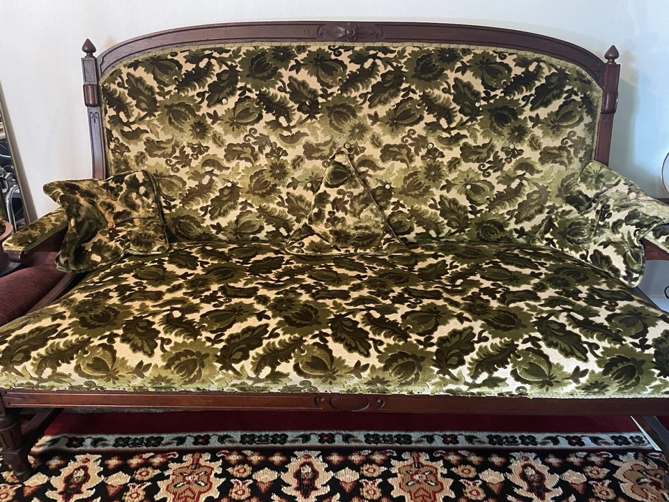 Sofá antiguo con 3 sillas a juego Foto 1 de 4