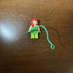 LEGO Sh0010 DC Super Heroes Poison Ivy, Hair Over Shoulder Minifigure