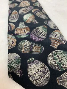 Corbata de cuello de seda Lord & Taylor vintage usada en excelente estado con estampado de globos aerostáticos - Imagen 1 de 3