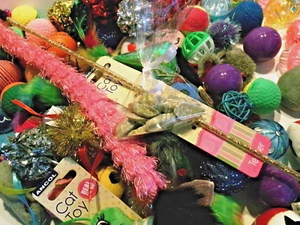 Bulk Buy Cat Kitten Toys Bundle Fur Mice Bells Balls Catnip 10 toys + free treat - Picture 1 of 7