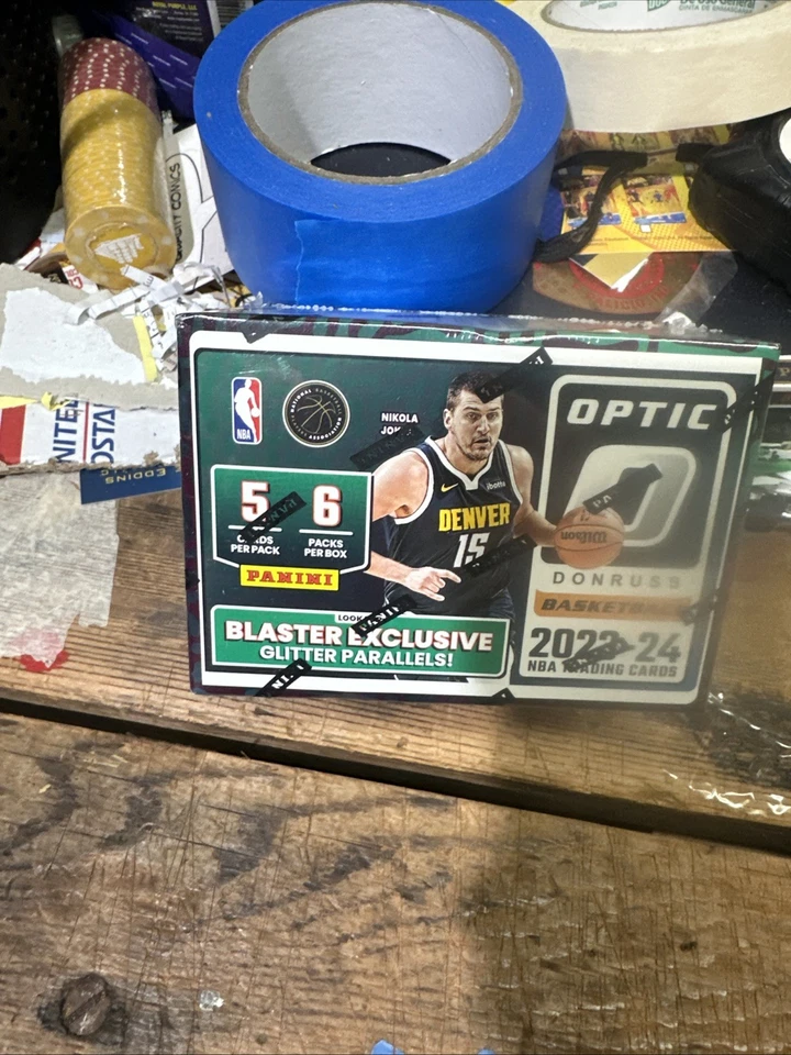 Caja bláster de baloncesto óptica 2023-24 sellada de fábrica Foto 1 de 1