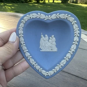 Bandeja de plato Wedgwood England azul jaspe corazón 4,5" pasador de baratija - Imagen 1 de 5