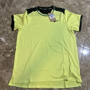 Nike Dri-FIT Court Advantage Men's Size Medium Yellow Tennis Shirt FD5319-736 - Picture 1 of 6