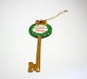 AVON 2006 HAND-PAINTED PORCELAIN WREATH "A KEY FOR SANTA" GOLD ACCENT ORNAMENT - Picture 1 of 4