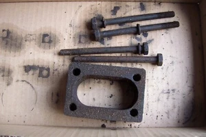 Gehäuse Halterung Flansch für Einspritzpumpe Güldner Motor 2DA mit Schrauben - Bild 1 von 2