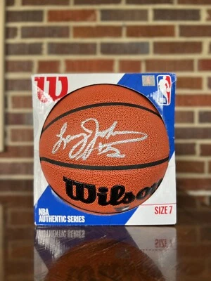 Baloncesto autografiado Larry Johnson (NBA) Charlotte Hornets Foto 1 de 2