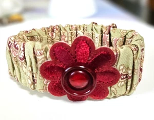 Einzigartiges einzigartiges handgefertigtes elastisches Stoffarmband mit Blume/aber Verzierung - Bild 1 von 3
