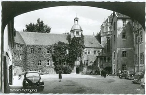 Foto postal GIFHORN patio del castillo, coche, VW Brezel-Käfer, Opel años 50 sí. - Imagen 1 de 1