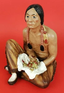 INDIANO A SEDERE - 27 CM - INDIAN NATIVE - STATUA IN RESINA- MADE IN ITALY - Foto 1 di 4