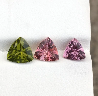 Natural multi tourmaline faceted good quality 3 pieces trillion cut 3.15 carat - Image 1 of 4