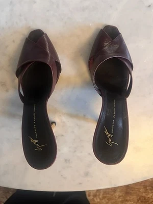 Giuseppe Zanotti x Vicini Tacón Metálico Mules Cuero Vino Hecho en Italia 38 Foto 1 de 4