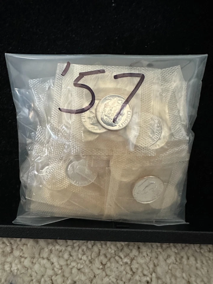 Rollo de 50 monedas de diez centavos Roosevelt 1957 a prueba de plata 90 % plata envueltas en violonchelo Foto 1 de 1