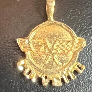 Ciondolo Corvetta Vintage Tono Oro - Foto 1 di 7