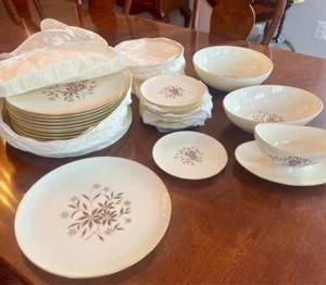 Lenox Starlight China Set Including 14 Dinner Plates - Picture 1 of 7