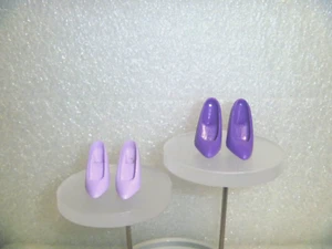 Barbie Schuhe - 2 Paar Pumps im klassischen Stil in Lavendel & Lila - Bild 1 von 6