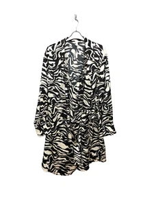 Vestido envolvente informal con estampado de animales negro y crema XL de H&M - Imagen 1 de 13