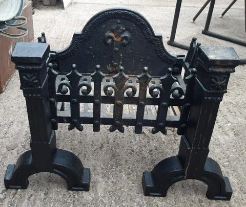 Vintage Cast Iron Fleur Du Lis Pattern Fire Grate & Dogs Cover