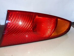 Grupo de luces traseras lateral izquierdo para pasajeros Ford Focus ST170 1998 - 2005 - Imagen 1 de 3
