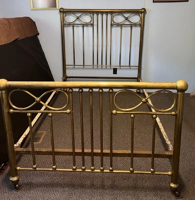 Cabecero de cama antiguo de latón macizo Barcalo estribo y rieles Foto 1 de 4