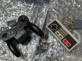 Nintendo Museum Game Console Keychain Set of 2 Virtual Boy NES