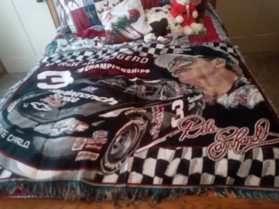 Cobertor Northwest Dale Earnhardt A Racing Legend 7 campeonatos 48x60 - Imagem 1 de 4