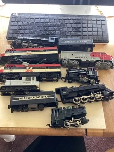 Collection of vintage HO scale locomotives.All untested.Most need work. - Picture 1 of 21
