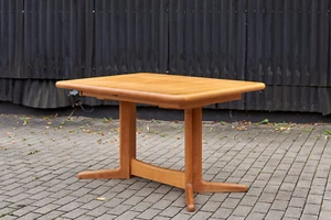 ausziehbarer Tisch aus Massivholz - Bild 1 von 2