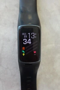 Fitbit 5 Aktivitätstracker Fitnessuhr mit Ladekabel - Schwarz - Bild 1 von 4
