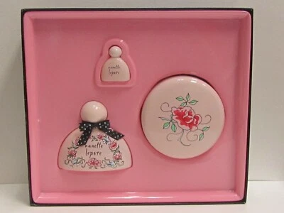 Nanette Lepore Set Mujeres 1.7 OZ eau de parfum spray + 0.10 oz perfume + 6.8 oz crema corporal Foto 1 de 2