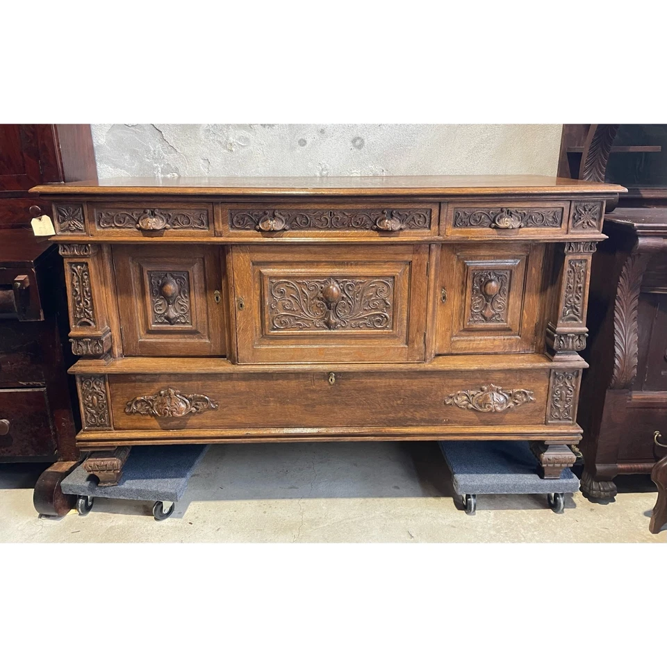 Antique Renaissance Revival Carved and Quartersawn Oak Sideboard / Buffet - Image 1 of 4