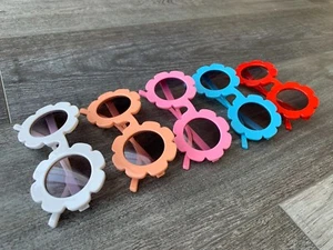 Kids Flower-Style Sunglasses with Gradient Lenses with Free Zeiss Cloth - Picture 1 of 6