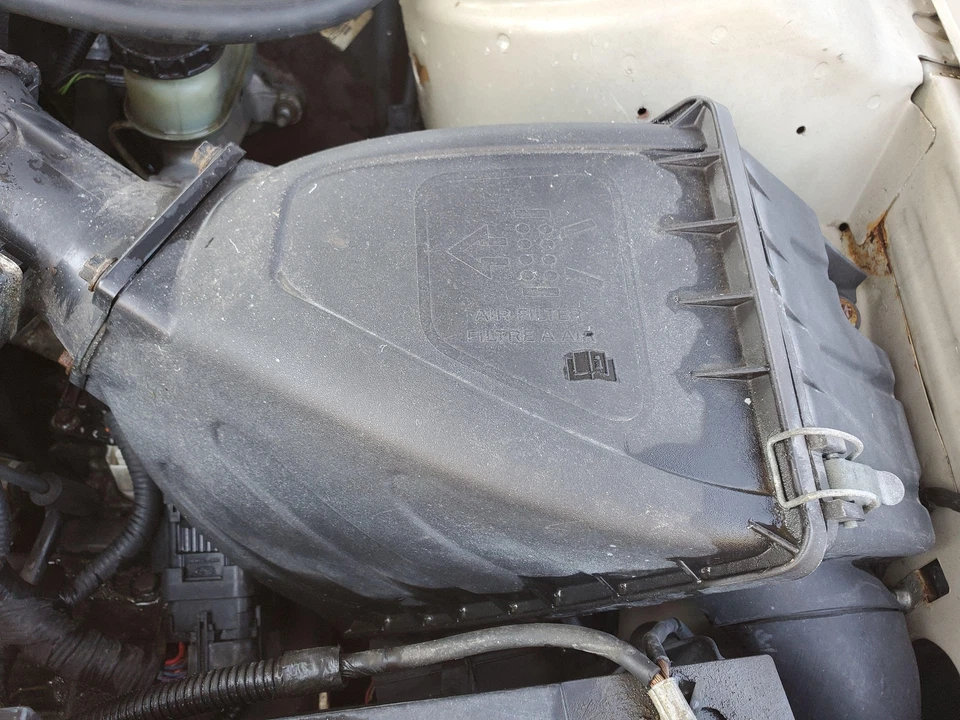 Caja de carcasa de filtro de aire (3,0 L)(OHV)(#1 en avería de piezas) Ford Taurus 2000-2003 Foto 1 de 4