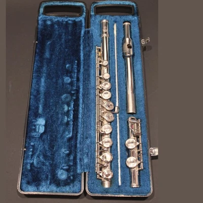 Vintage Yamaha YFL22N Flute Student Model with Original Hardshell Case - Image 1 of 4