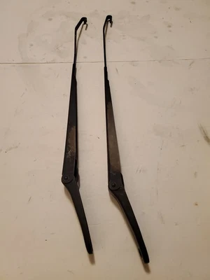 2007 2008 ISUZU I290 ЛЕВЫЙ И ПРАВЫЙ СТЕКЛООЧИСТИТЕЛЬ РЫЧАГИ ПАРА OEM БЕЗ ЛЕЗВИЙ  - Изображение 1 из 4