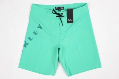 Pantalones Cortos Oakley Para Hombre Corte Logo Board Sólido Verde Esmeralda 9" Entrepierna Foto 1 de 4