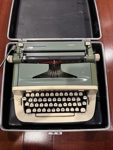 Royal Typewriter Green 1978 Sabre Case SB 9171460 Portable - Picture 1 of 3