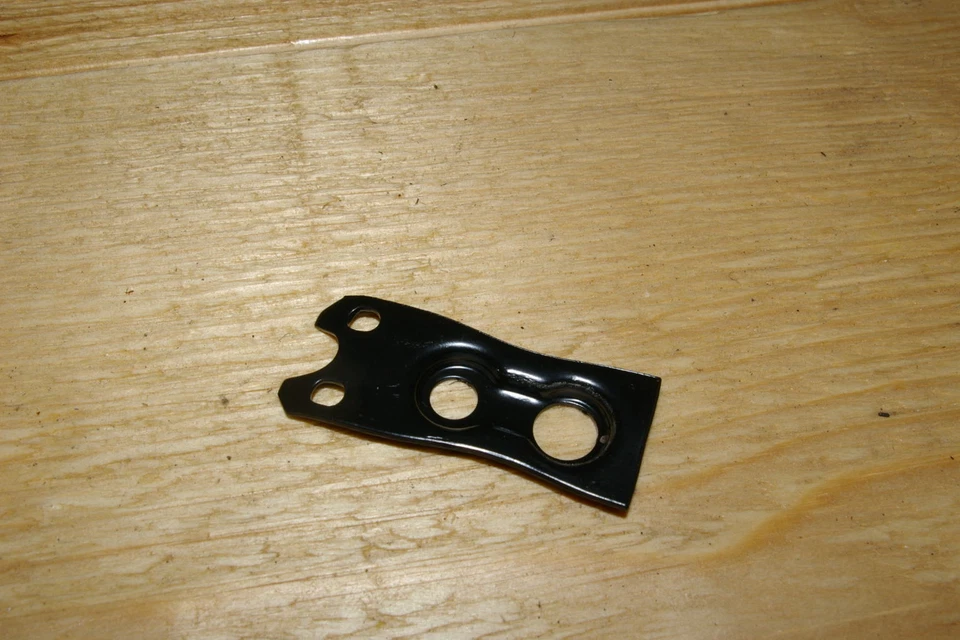 Landrover Range Rover Retaining Plate Clamp Insulator Pump Genuine RTC6443 - Image 1 of 1