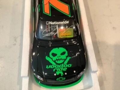 Chevrolet Autozone Voodoo Ride 2011 autografiado por Josh Wise fundido a presión con certificado de autenticidad y tarjeta Foto 1 de 4