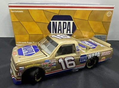 Camión de carreras Chevy Ron Hornaday #16 Napa Gold 1997 acción NASCAR 1:24 Foto 1 de 4