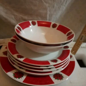 Oneida POINSETTIA Fascia Rossa Gres Floreale 4 Piatti 2 Porzioni 2 Ciotole - Foto 1 di 2